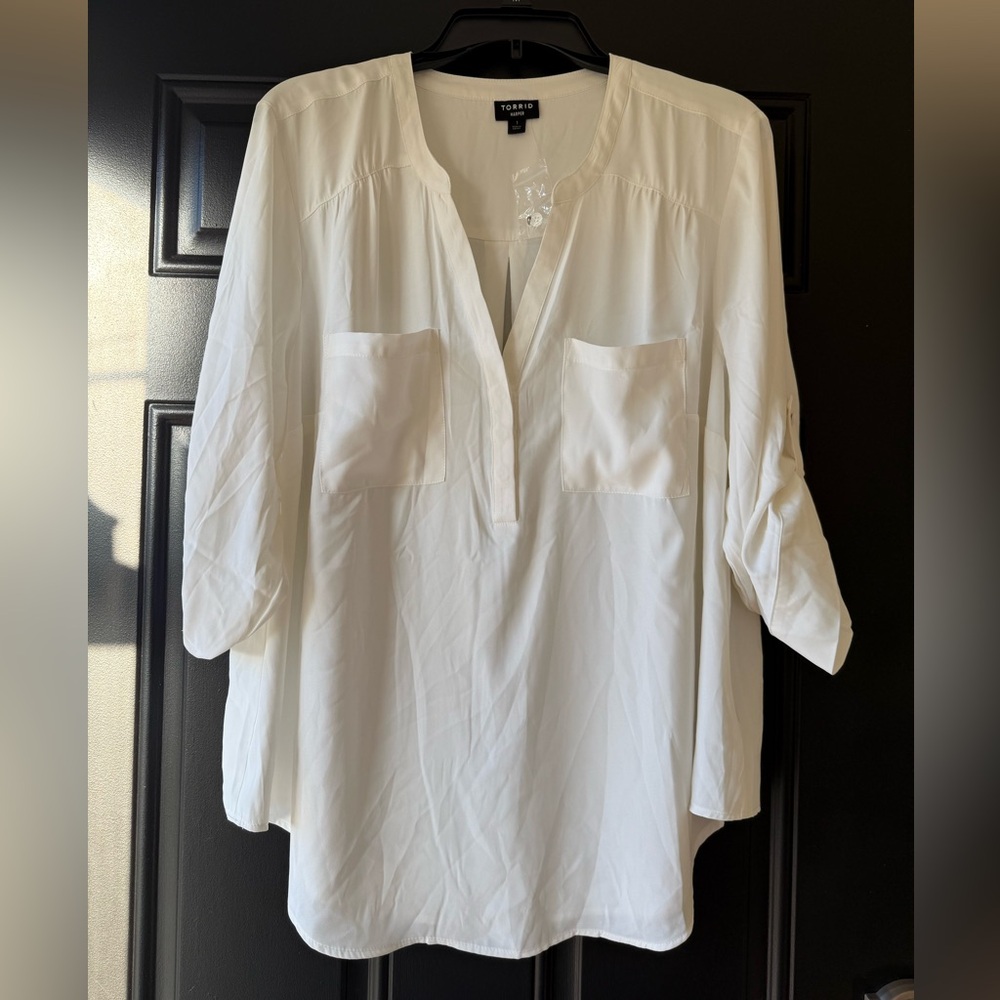 Torrid Women's White Blouse New‎